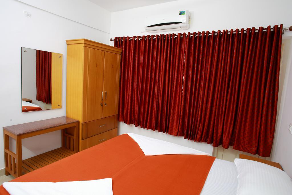 Phils' Residency & Banquets Hotel Kochi Room photo